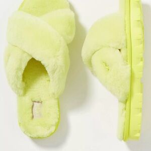 Ugg fuzette slippers lime green sheepskin slip on style size 7 women’s